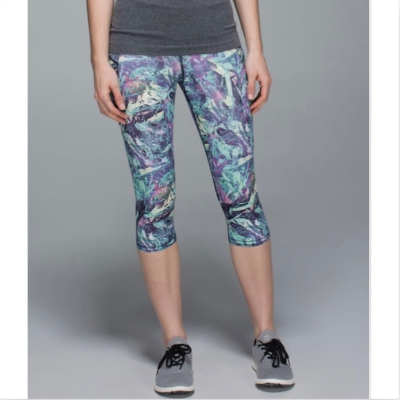 Lululemon Run Top Speed Crop Luxtreme size 6 - Picture 2 of 5